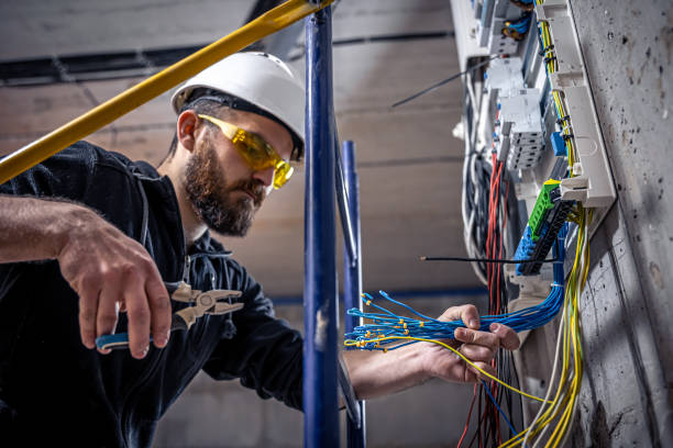 Best Electrician Near Me  in Pinewood Estates, TX